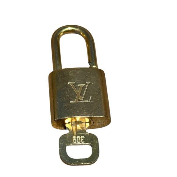 Louis Vuitton Accessories - Louis Vuitton Gold 309 Lock and key Padlock